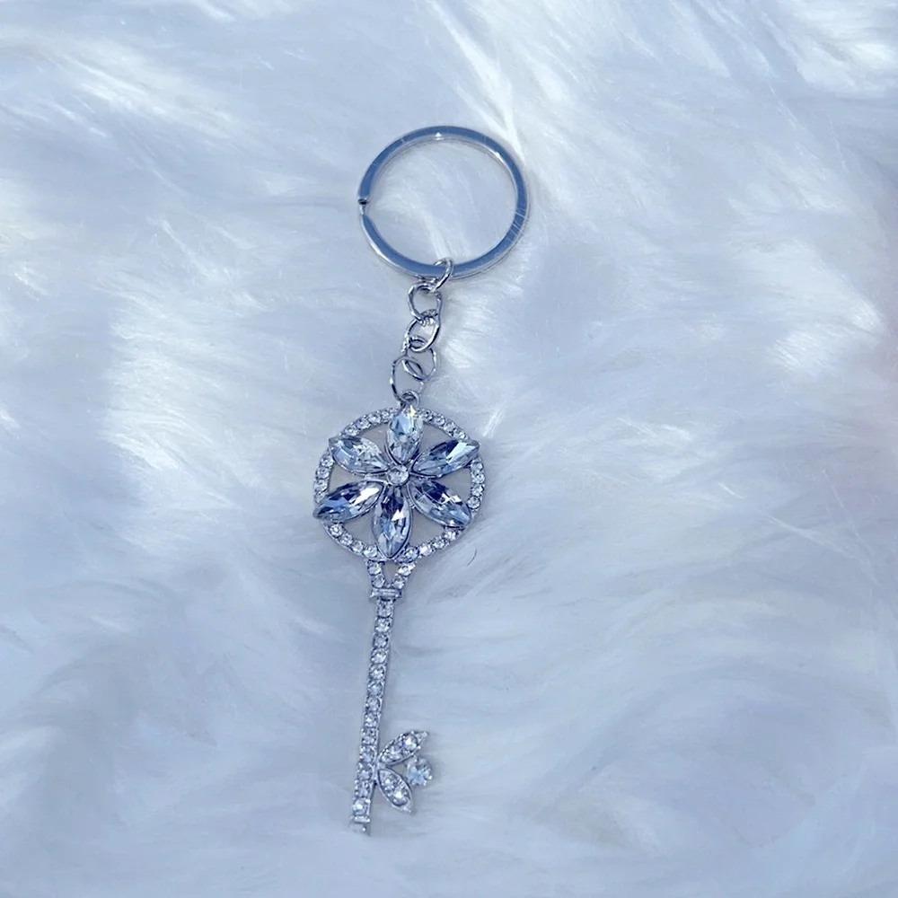 NWT Flowered Silver Key Keychain with Rhinestones - Picture 6 of 6
